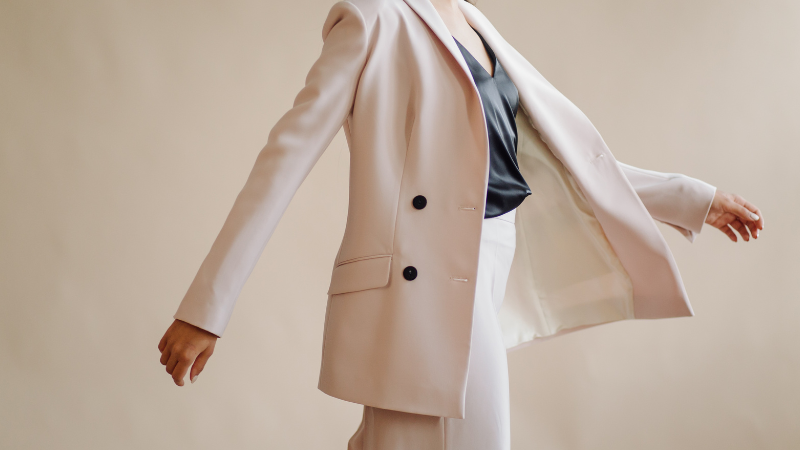 Eleganckie Spodnie Cygaretki z Wysokim Stanem: Must-Have Współczesnej Garderoby